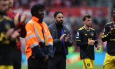 金年会平台转折点曼联临场应变，社区盾集结日攻防权衡，球迷炸锅，赛程密集仍需轮换的简单介绍