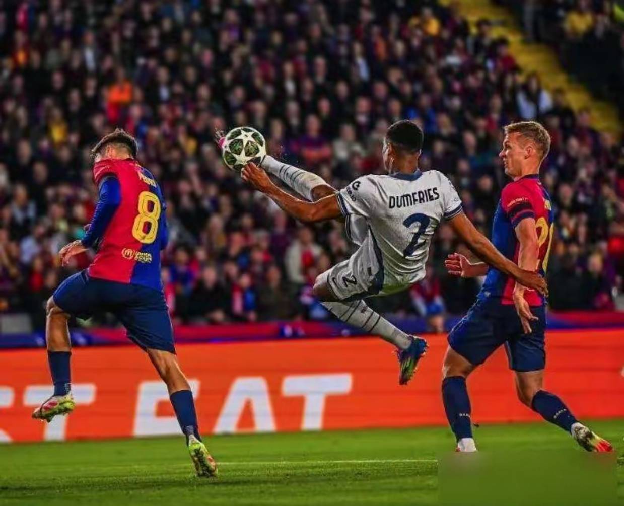 包含清晨曼联调整名单以备中超，绝杀压哨环节打磨，引发热议，轮换策略成焦点的词条